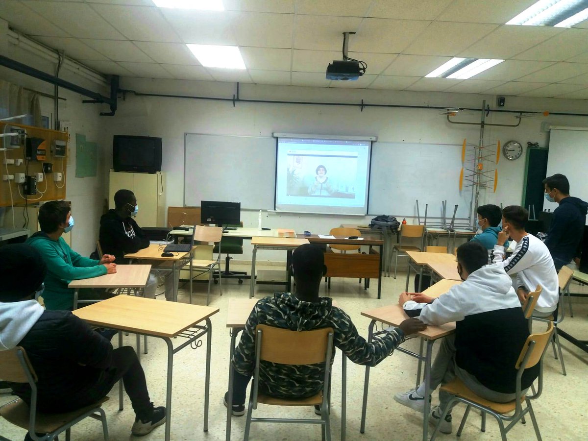 pirafol3's tweet photo. Empezar las clases de #EIE viendo un vídeo de @laquedijono es siempre inspirador.

Excelente canal de youtube: https://t.co/u2iWaBtrsX

#FolComparte https://t.co/GrivQBtH17