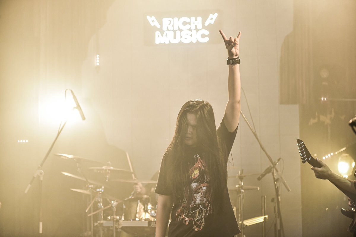 besideofficial's tweet photo. [photo set] Live at #distorsikeras | 19 October 2021 | More photos at https://t.co/mp4aEVq5fH | Photo by @gladinasaska 

This show will be airing soon at @richmusiconline. 

#besidemetal #distorsikerastanpabatas https://t.co/I3fauHqBn6