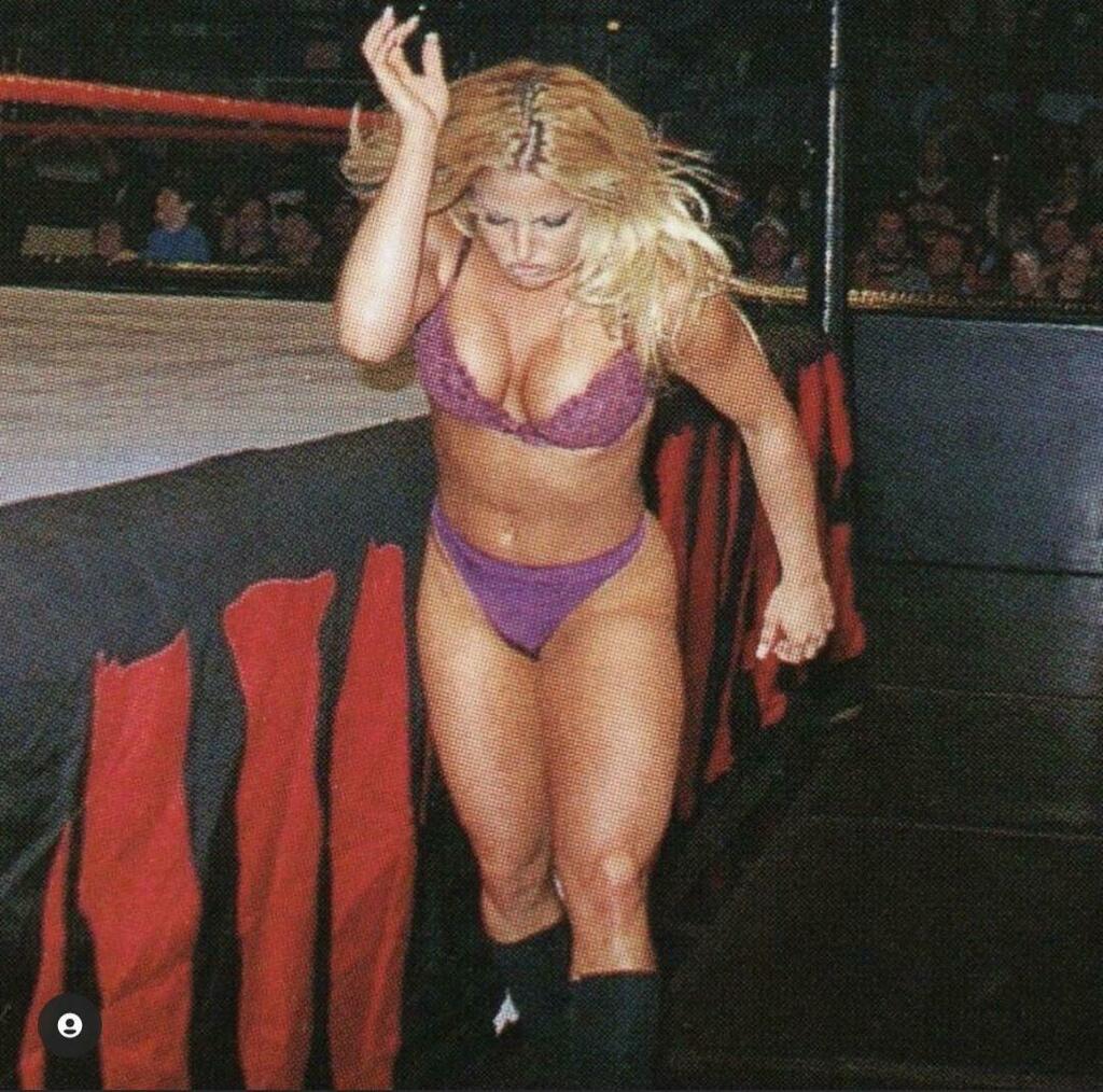 RT @crush_bollywood: Trish Stratus https://t.co/yfFDQPzVu4