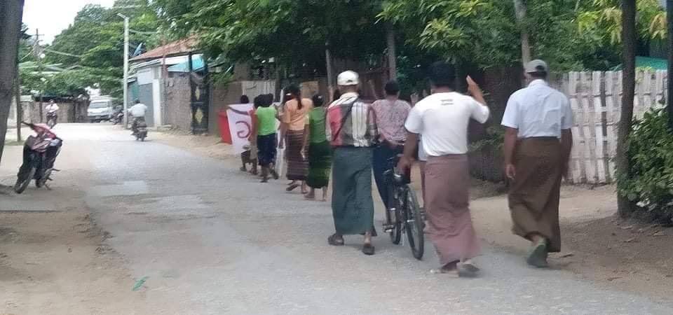 2021Revtweets's tweet photo. Locals from a village of ShweBo Tsp showed their strong opposition against Genocidal Dictatorship.
#ASEAN_EngageWithNUG
#Oct22Coup  
#WhatsHappeningInMyanmar https://t.co/eJ6boG7UHl