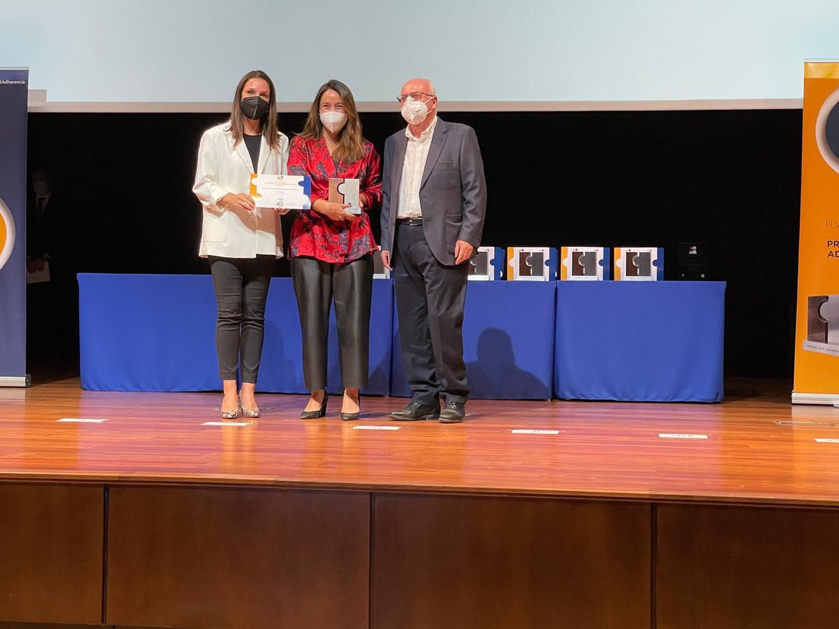 ucb_iberia's tweet photo. 📌 Orgullosos de haber recibido dos #premiosOATadherencia para nuestros programas para pacientes: #MiParche, un proyecto digital para personas con #parkinson; y #HES de acompañamiento en enfermería para quienes conviven con enfermedades reumáticas #ERAS. ¡Muchas gracias! https://t.co/HaiCAih1I8