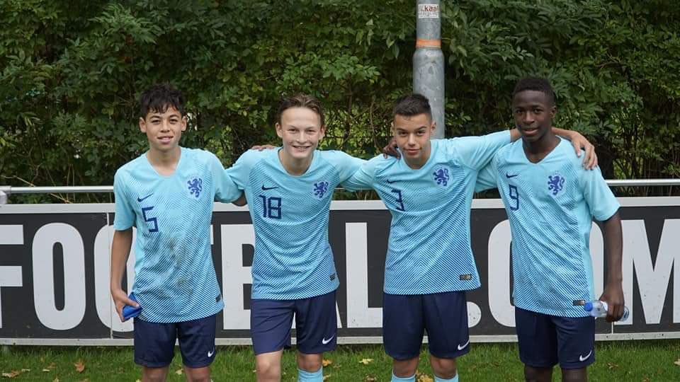 Deze week speelden 4 talenten uit onze O14 een wedstrijd met het Nederlands Elftal O14. Boaz Barzuwa, Sven Rutjes, Xavi Tillman en Isaac Compaore lieten hun kwaliteiten zien in een onderlinge wedstrijd waarin Isaac scoorde. 🧡

Goed bezig, boys! 💪

#degraafschapjeugdopleiding