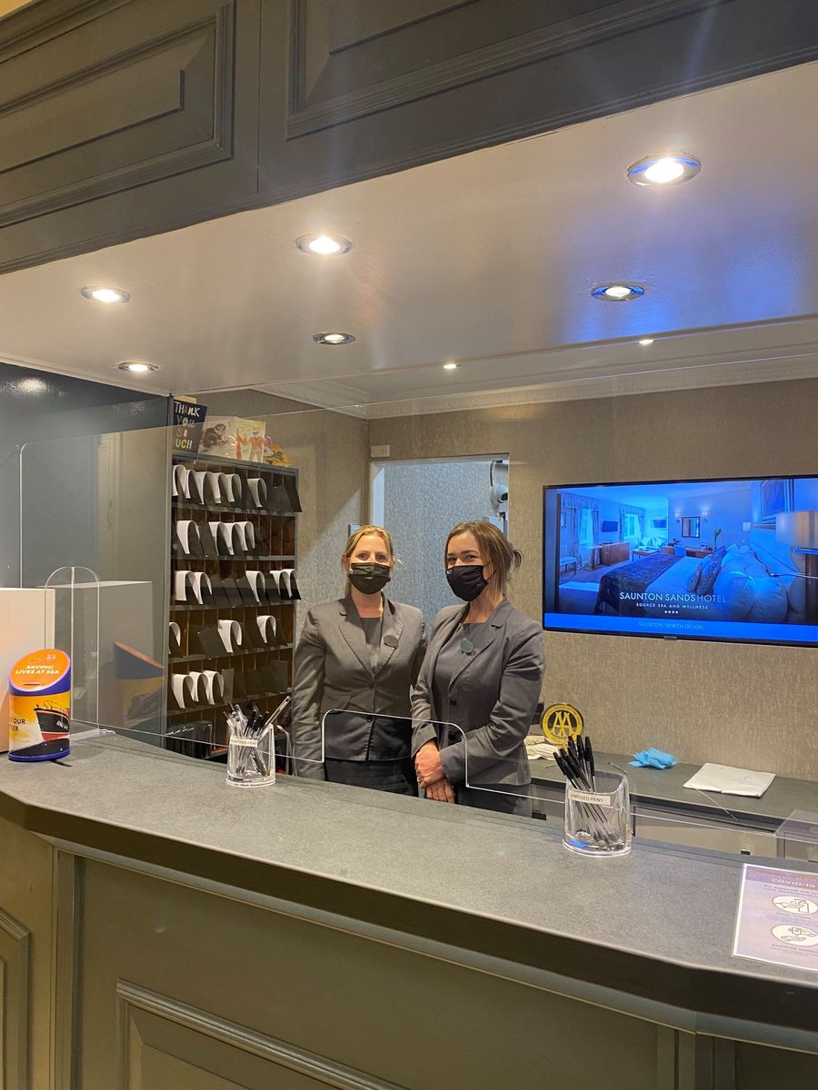 Check in with a smile 😁 Receptionists Kayley and Carla on hand to greet and assistant all our lovely guests today! ✨