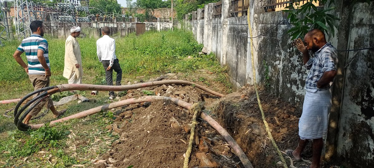 जनपद मऊ में EDD3 घोसी के अंतर्गत सिपाह उपकेंद्र के 33kv केबल बीच से डैमेज होने से बिना स्ट्रेट थ्रू केबल बक्सा J/kit का अस्थाई तौर पर चलाए जा रहे हैं। व्यवस्था और सामग्री न होने के कारण क्षेत्र की आपूर्ति प्रभावित है।
<a href="/ggvpatel/">Er Gopal Vallabh Patel</a> <a href="/JpuppclEr/">Er•Jay prakash (Ex.President,RVPJES UP)</a> <a href="/PuVVNLHQ/">Purvanchal Vidyut Vitaran Nigam Limited</a> <a href="/ErNeeraj8178/">Er. Neeraj Anil Bind</a>