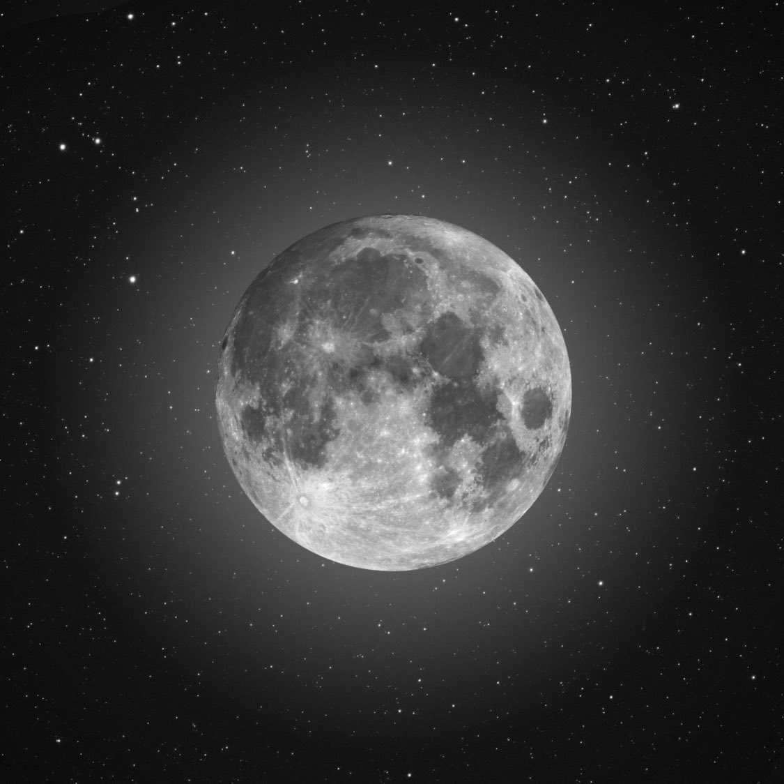 AstroVinch's tweet photo. This week’s Hunter Moon from my observatory ✨
It’s actually one of my first picture of the moon… I must admit I usually avoid it 🌕 https://t.co/LoQAmKEz1k