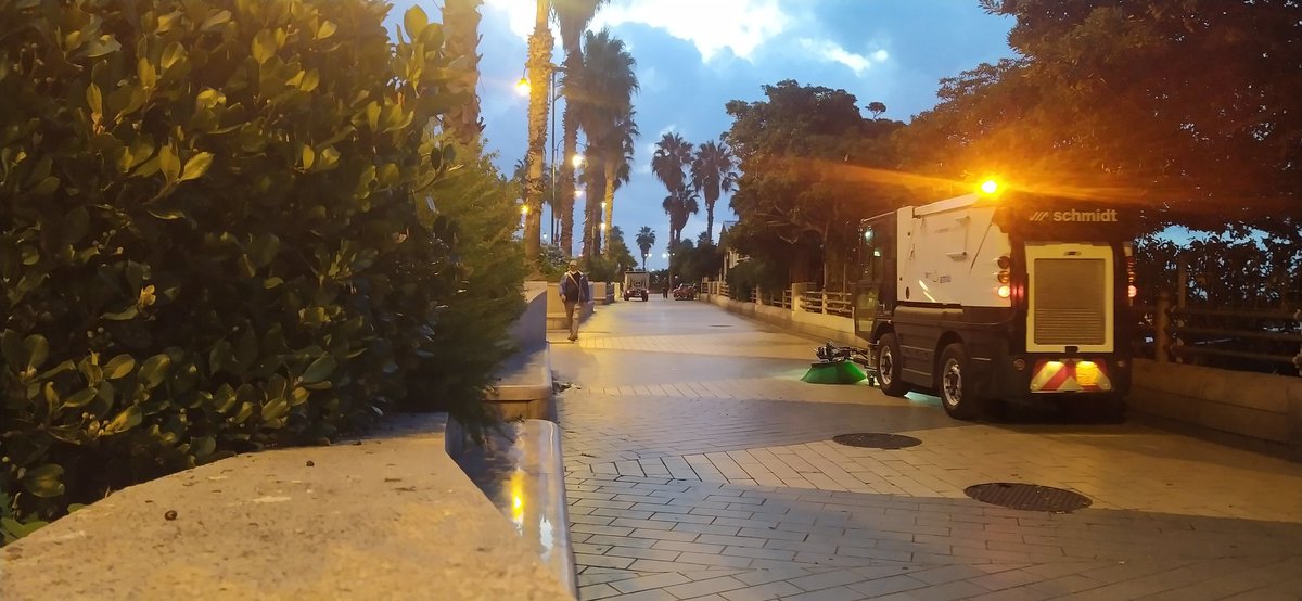 AmiuGenova's tweet photo. #pegli #multedo
Sette giorni su sette, mattina pomeriggio e notte, ci prendiamo cura dei quartieri di #genova contrastando l'inciviltà di pochi, lavorando per tutti.
#lavoriamopergenova
@ComunediGenova https://t.co/b3Q7gvO5dq