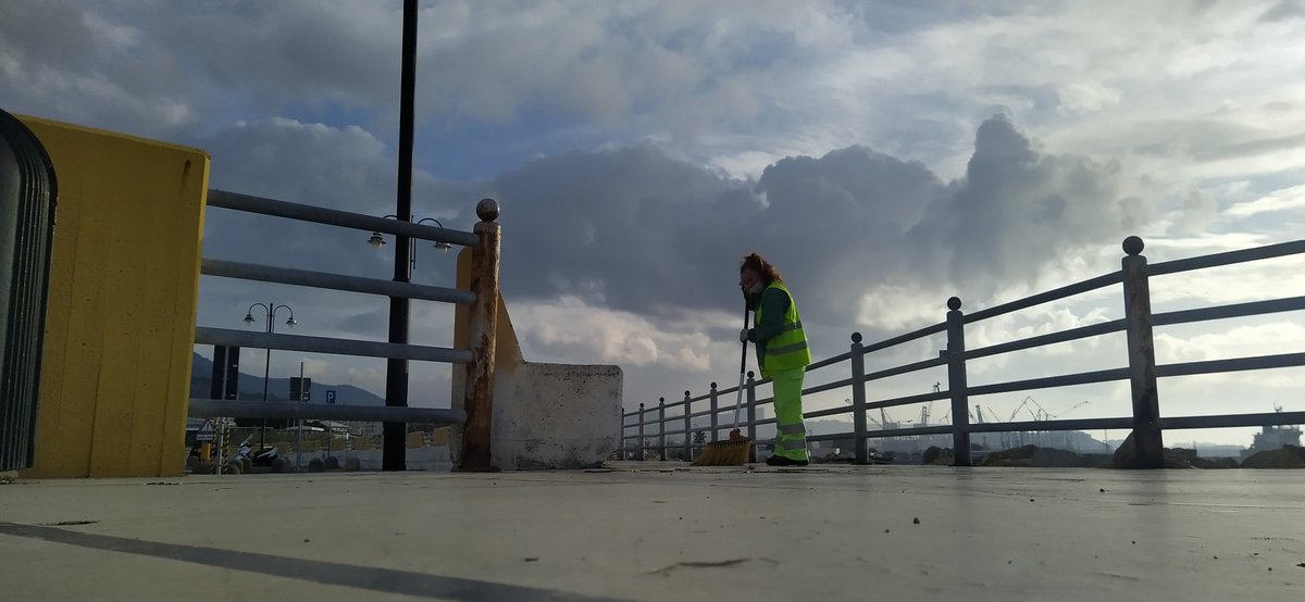 AmiuGenova's tweet photo. #pegli #multedo
Sette giorni su sette, mattina pomeriggio e notte, ci prendiamo cura dei quartieri di #genova contrastando l'inciviltà di pochi, lavorando per tutti.
#lavoriamopergenova
@ComunediGenova https://t.co/b3Q7gvO5dq