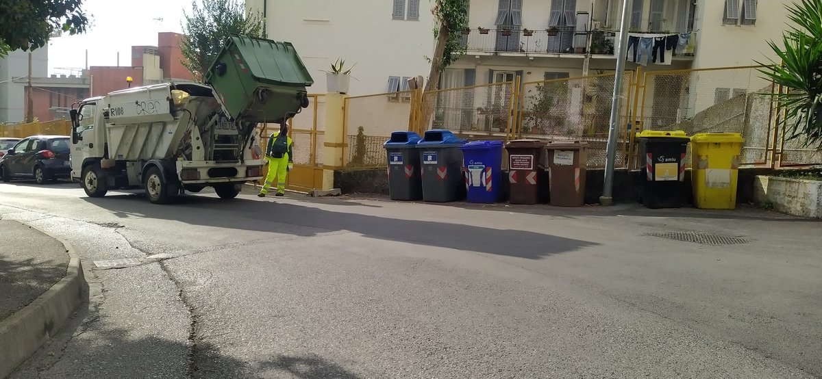 AmiuGenova's tweet photo. #pegli #multedo
Sette giorni su sette, mattina pomeriggio e notte, ci prendiamo cura dei quartieri di #genova contrastando l'inciviltà di pochi, lavorando per tutti.
#lavoriamopergenova
@ComunediGenova https://t.co/b3Q7gvO5dq