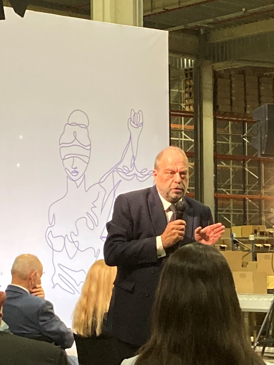 Dans le cadre des États Généraux de la #justice, la Mission Locale qui intervient pour accompagner les jeunes sous-mains de justice en milieu fermé, a assisté à un débat avec <a href="/E_DupondM/">Eric Dupond-Moretti</a>  parlonsjustice.fr 
<a href="/UNmissionlocale/">UNML</a> <a href="/MLJ_AURA/">AMILAURA</a>