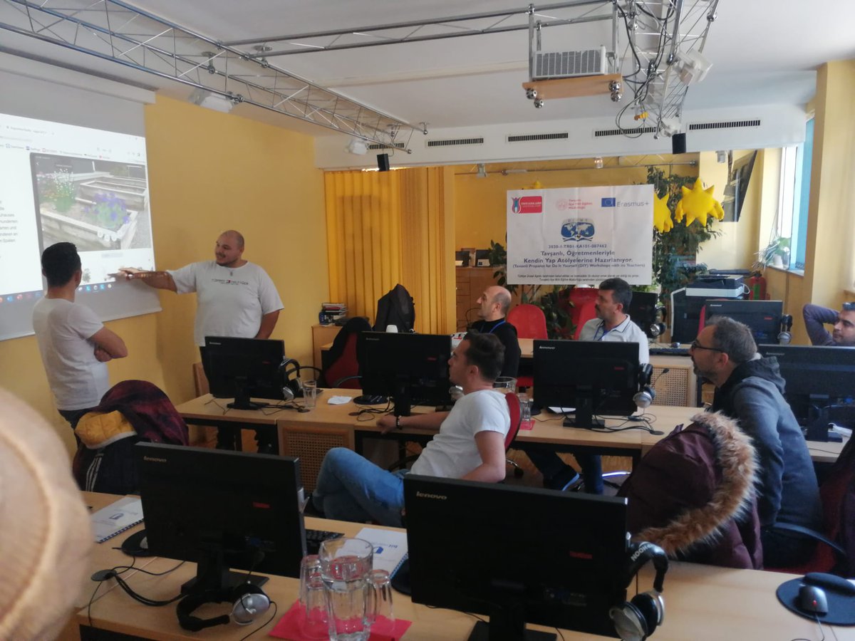 Diywe_Project's tweet photo. Viyana'da, @ulusalajans desteğiyle uygulanan #Erasmus+ projemizin son gününde katılımcılarımız; artırılmış gerçeklik türleri ve eğitici AR uygulamaları, KUŞAK, FOTOMAT DINASOUR 4D, AR BİLİM KARTLARI, AR ile Materyal Geliştirme, AR Geliştirme Ortamları konularını işliyorlar. https://t.co/pxnqqAhmF8