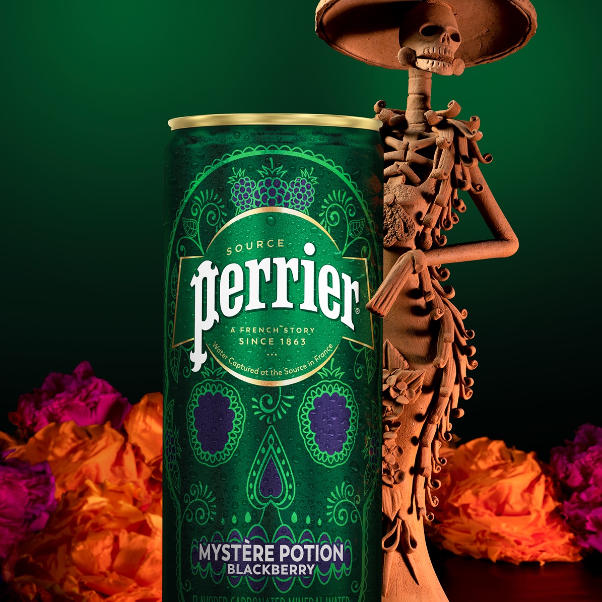 Celebra el Día de los Muertos con una bebida de edición limitada de #Perrier con sabor a more. Prepara un cóctel Spicy receta en bio.  
Perrier released a new limited edition Dia de los Muertos Drink infused with blackberry flavor. Cocktail recipe here:  bit.ly/3jhQ1FJ