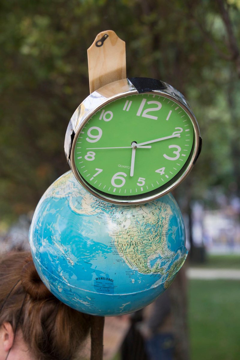 ClimateCoaliti1's tweet photo. Dans une semaine, notre délégation ira à la #COP26 pour suivre les négociations de près.
Découvrez nos recommandations politiques 👉 https://t.co/7gIoDM8GPk
#BackToTheClimate https://t.co/5DkfEhLyB0