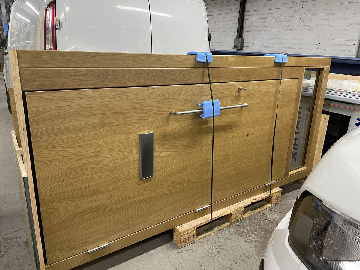 swift_timber's tweet image. Managed to get a quick pick of these beautiful oak doors before they left the factory to make their way down London..  so elegant and a lovely statement piece, can you guess how tall they are? 😍 #timber #engineeredoak #bespoke #wood #windows #doors #fenestration #construction