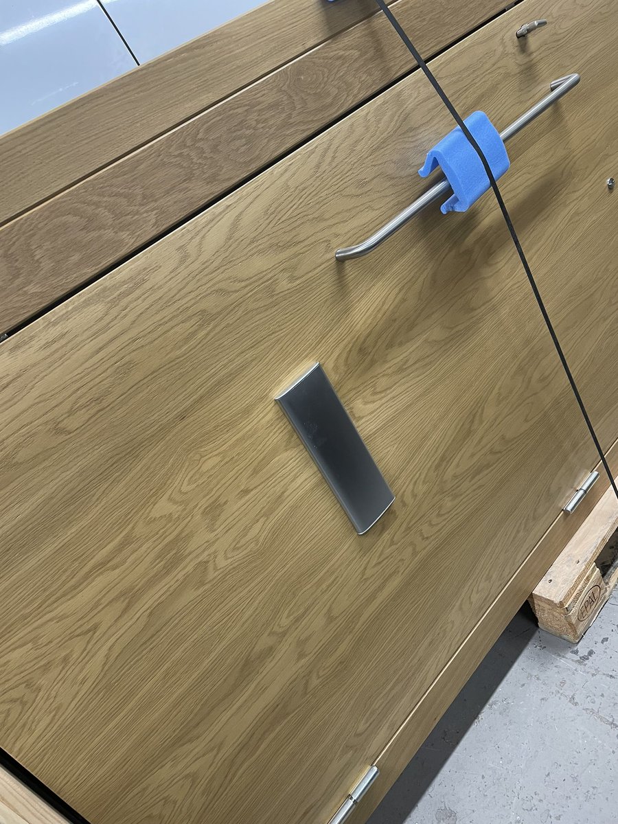 swift_timber's tweet image. Managed to get a quick pick of these beautiful oak doors before they left the factory to make their way down London..  so elegant and a lovely statement piece, can you guess how tall they are? 😍 #timber #engineeredoak #bespoke #wood #windows #doors #fenestration #construction