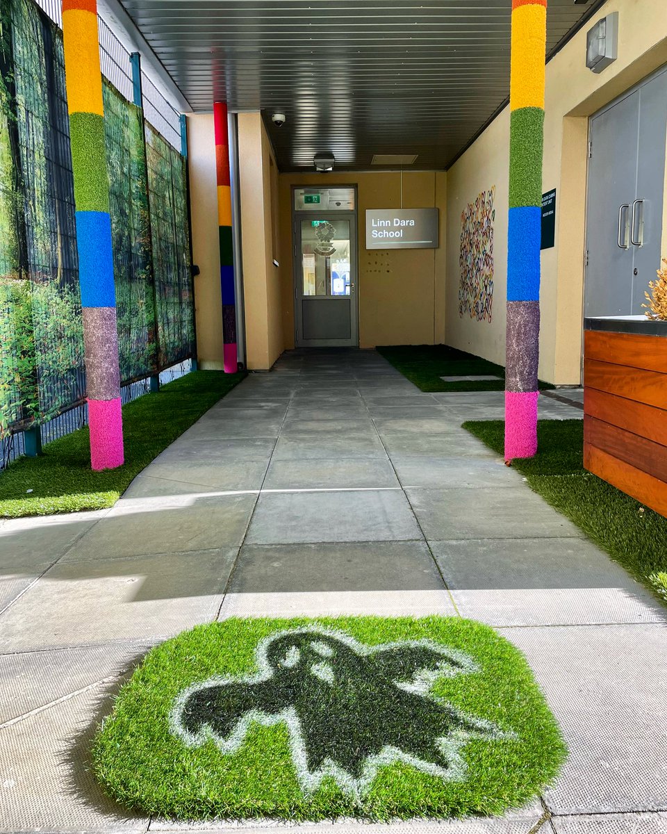 With the midterm arriving a little earlier in @LinnDara School this year, we are celebrating Halloween today 🎃 Many thanks to the team at Sanctuary Synthetics for sending us a spooky doormat to greet all of our pupils arriving this morning 👻 #HappyHalloween #MidTermBreak