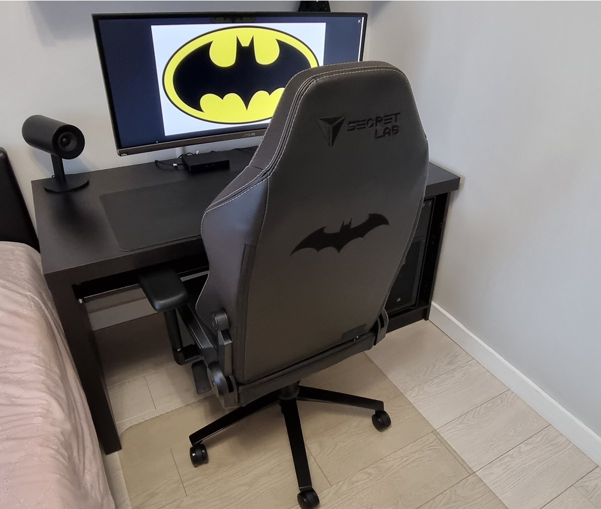 silviudc's tweet photo. Workstation complete! #secretlab https://t.co/Cfui6KylGk