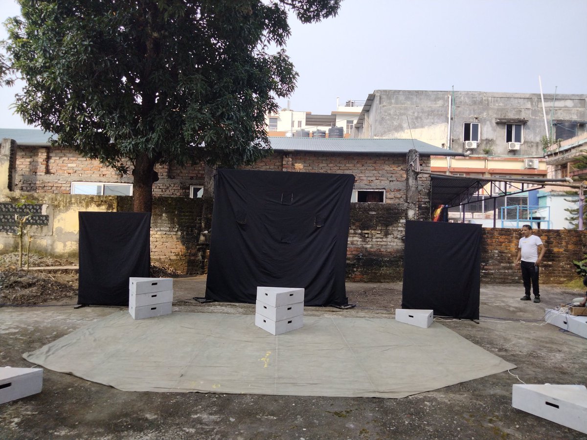 ShilpeeeTheatre's tweet photo. विराटनगरमा नाटक मन्चनको तयारी यसरी हुँदैछ । #ठुलामाछासानामाछा https://t.co/nRhgEVUcZj