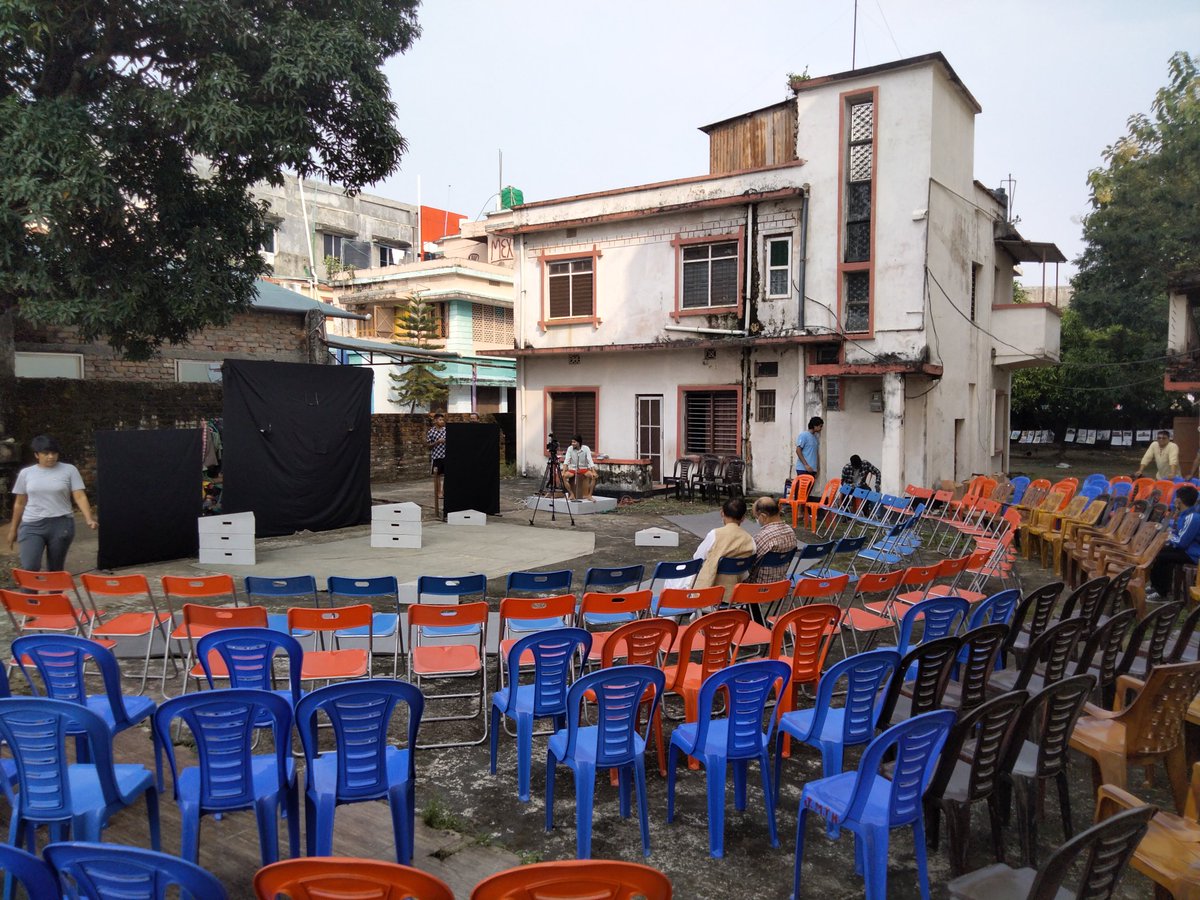 ShilpeeeTheatre's tweet photo. विराटनगरमा नाटक मन्चनको तयारी यसरी हुँदैछ । #ठुलामाछासानामाछा https://t.co/nRhgEVUcZj