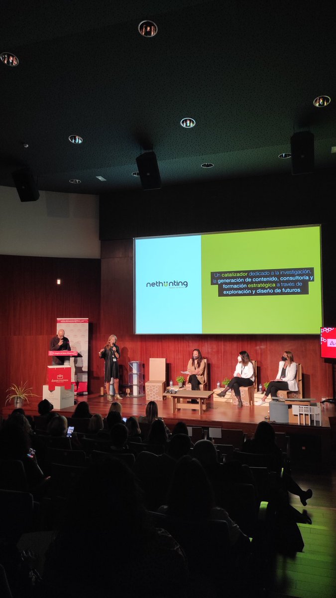 FegpComunicacio's tweet photo. #7èCongrésDdE

💡La primera taula del dia és la Taula d'Innovació, amb Sra. Gema Requena (Nethunting), Sra. Rosa Raluy (Circ Històric Raluy), Sra. Sofia Battilana (Pal Robotics) i Sra.Montse Andreu (Grup Giró) https://t.co/f2hG73XjEO