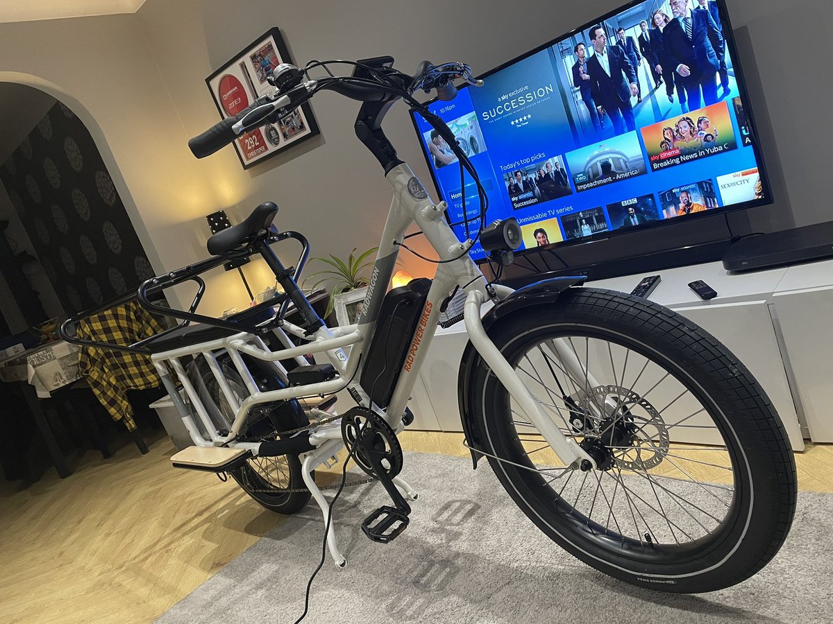 chrisBRFCmorris's tweet image. After 19weeks the RadPower bike has finally arrived! #radpowerbike #radwagon4 #commuting #cargobike