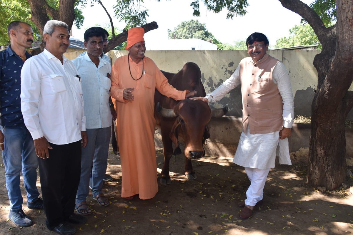 બગથળા ખાતે નકલંકધામ મંદિર ખાતે દર્શન કર્યા હતા. આ તકે દામજી ભગતજી ઉપસ્થિત રહ્યા હતા.