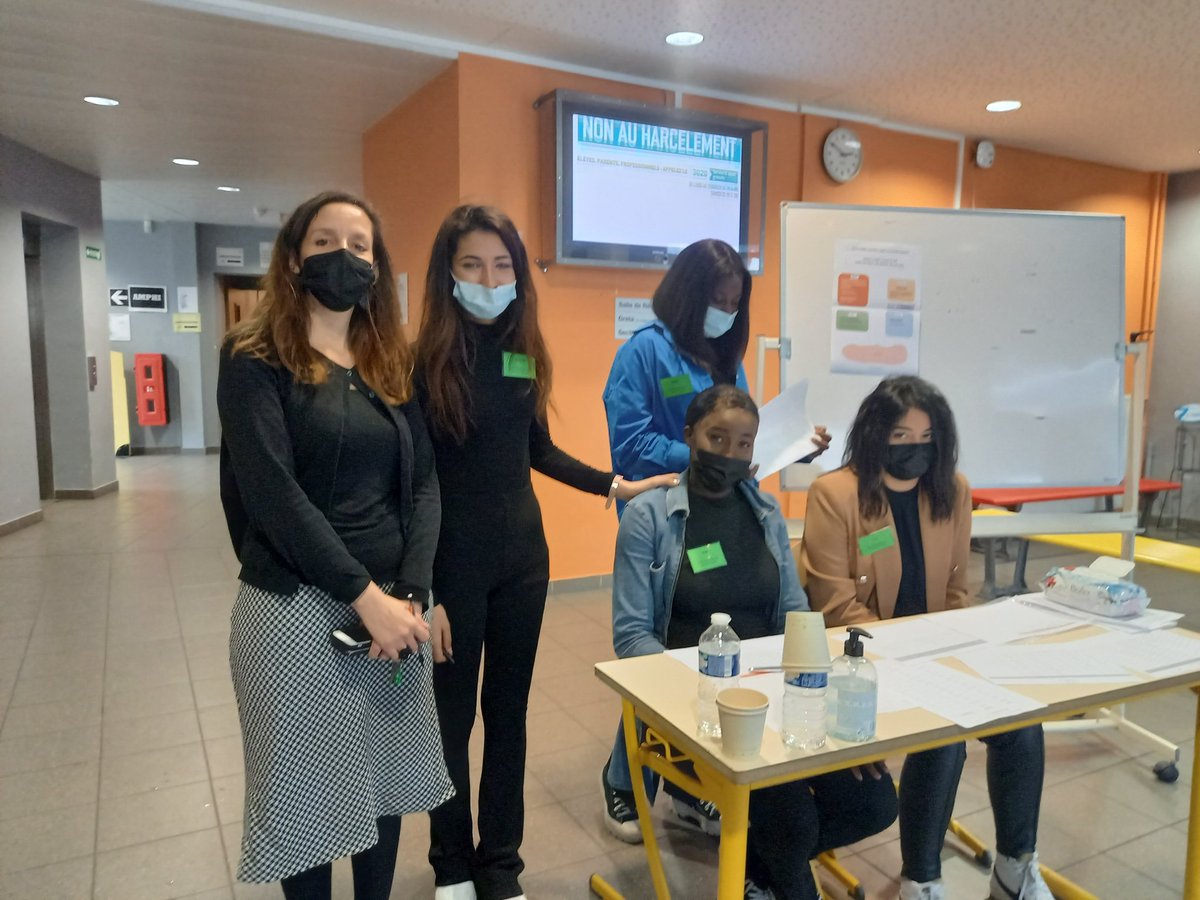 HaneneStambouli's tweet photo. Forum apprentissage @Lycee_Jean_Mace Merci aux lycéennes de @LPClaudel94 d avoir aussi bien assuré l accueil de tous les participants parmi lesquels les élèves de 3eme prepa métiers. https://t.co/N3CwrG8j3i