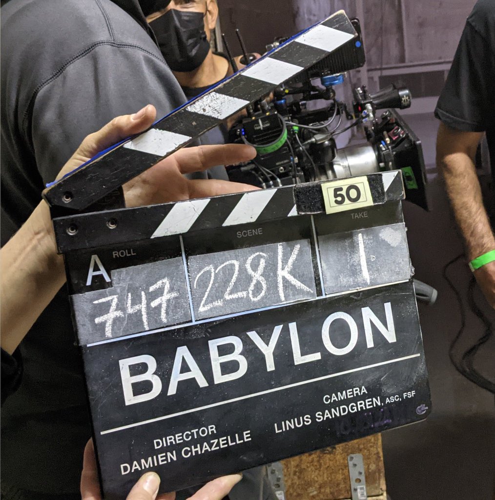SensCritique's tweet photo. Le tournage de BABYLON, le prochain film de Damien Chazelle, est terminé ! 🎬

Au casting : Margot Robbie, Brad Pitt, Tobey Maguire, Olivia Wilde, Spike Jonze...  ✨

Le film retracera le passage du cinéma muet au cinéma parlant à Hollywood.

— https://t.co/WuIQrd9YcI https://t.co/GRxvMKNF53
