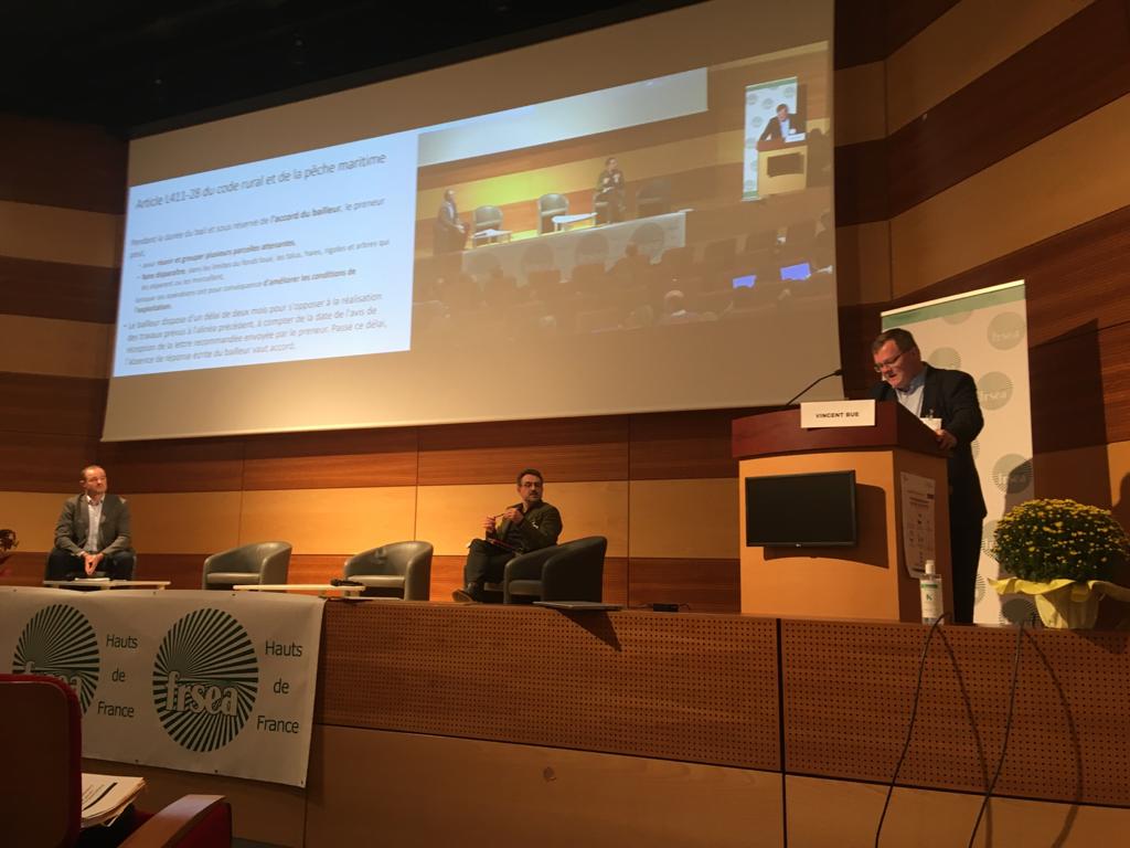 FRSEAHdF's tweet photo. #colloque
On découvre l'impact PSE/statut du fermage avec @BueVincent, avocat au barreau de Lille et @bosse_hubert, professeur de droit privé à l'Université de Bourgogne 
Merci pour votre intervention 👍 https://t.co/GGVu8z5Mpn