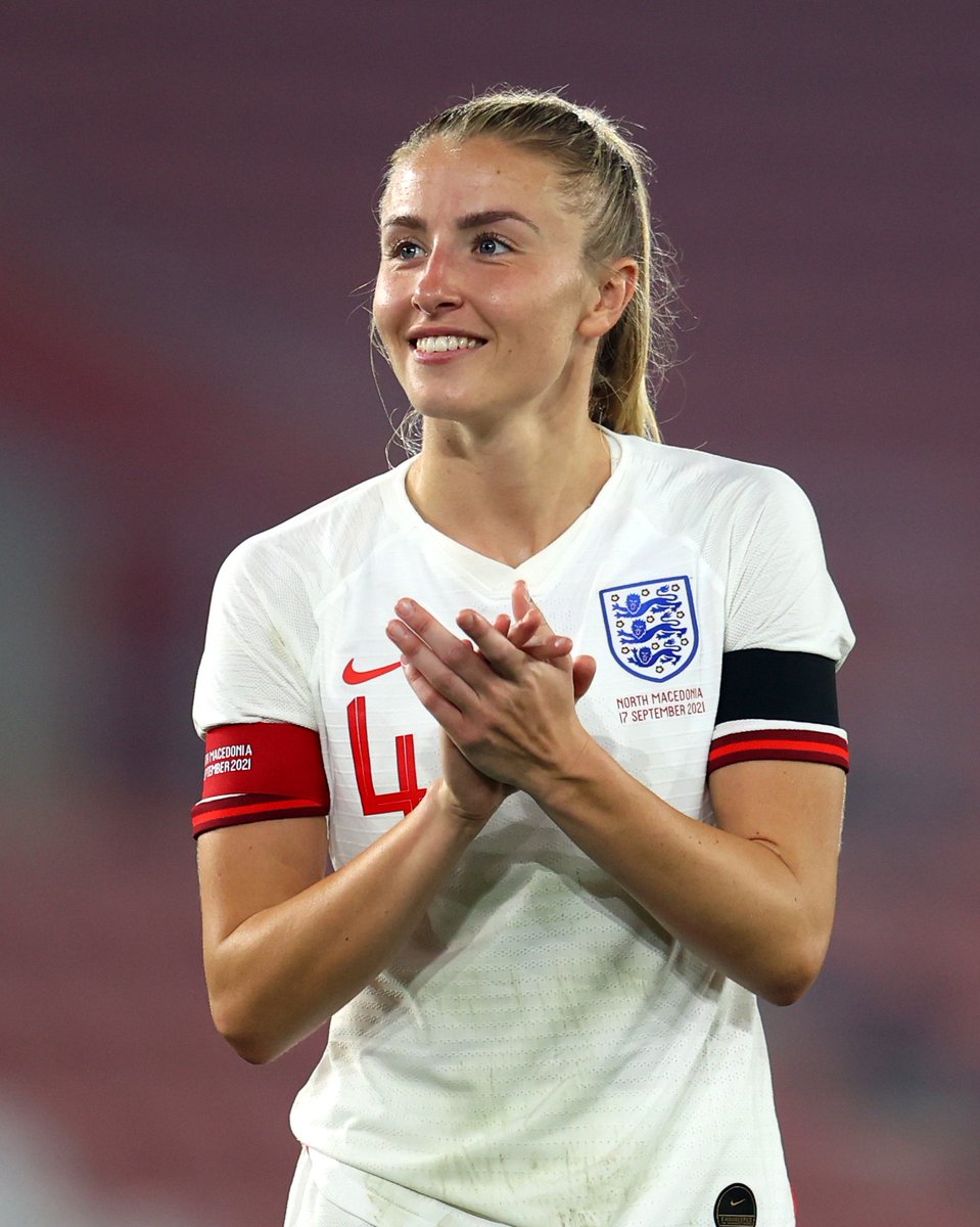 DAZN's tweet photo. Leah Williamson will captain the @Lionesses again this international break 💪

@leahcwilliamson 👏 https://t.co/uxVqJ6W480