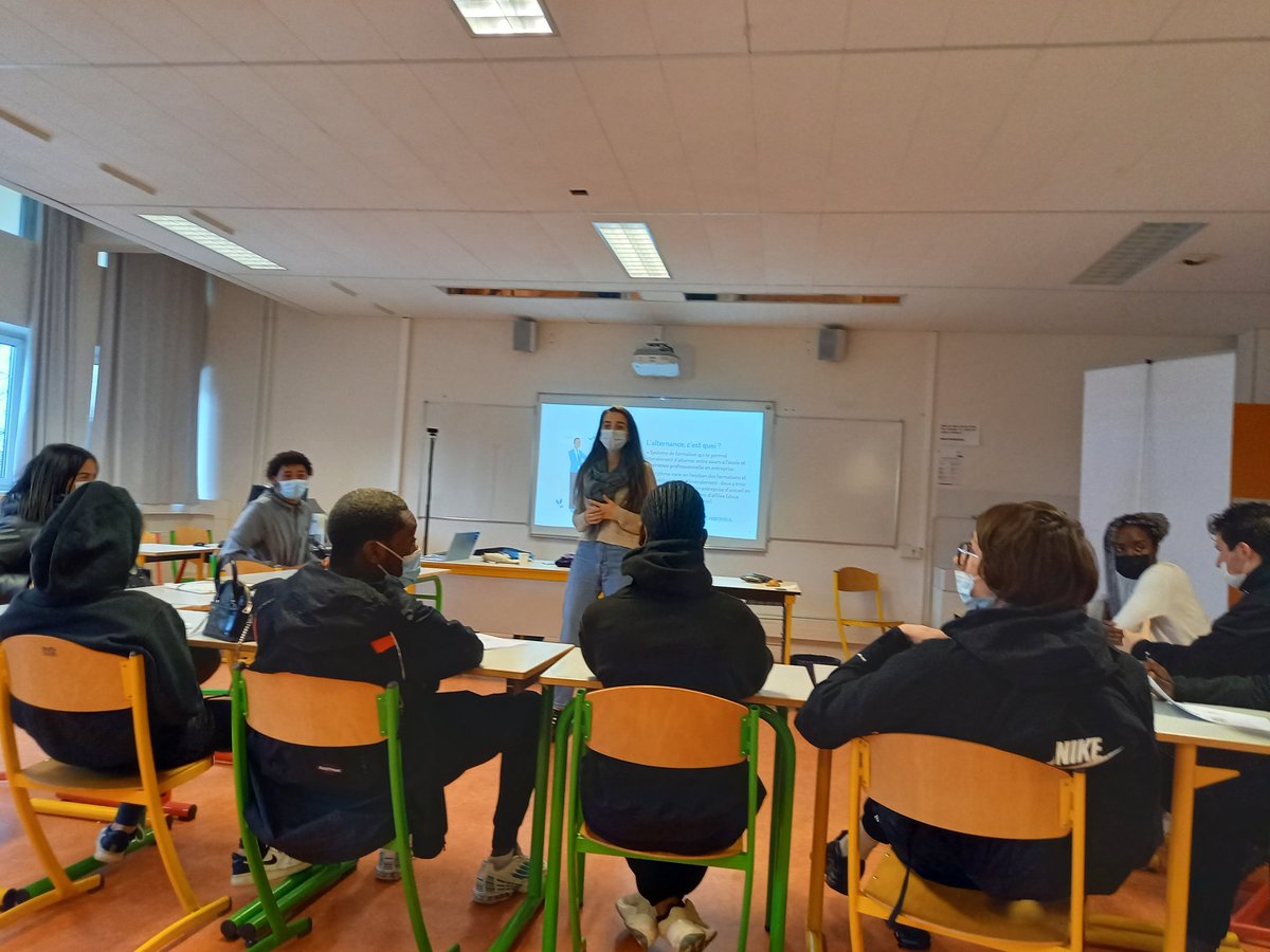 HaneneStambouli's tweet photo. Forum apprentissage @Lycee_Jean_Mace Merci aux lycéennes de @LPClaudel94 d avoir aussi bien assuré l accueil de tous les participants parmi lesquels les élèves de 3eme prepa métiers. https://t.co/N3CwrG8j3i