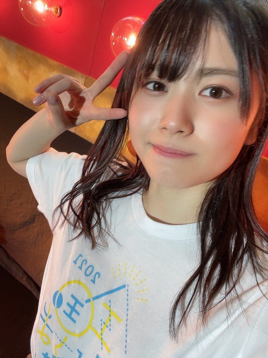 にぶちゃんブログ更新ありがとう ツアー無事完走お疲れ様 ライブ中のにぶちゃんからいっぱい元気をもらえて こちらこそありがとうだよ 写真もいっぱい上げてくれてありがとう このツアーでは色んな髪型に挑戦していたけど やっぱりおろにぶは可愛いくてしょうが