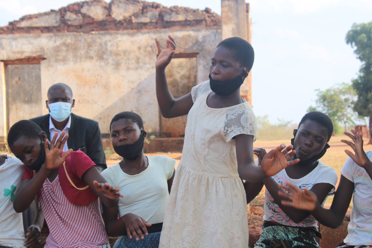 UNFPAMalawi's tweet photo. Safe spaces provide women & girls with a safe entry point for services & a place to access information. Safe space mentees in Mulanje performed a play depicting harsh realities of their day-to-day lives. Through drama, the girls are able to speak against abuse & violence #SDGAF https://t.co/pb4FyWLsMN