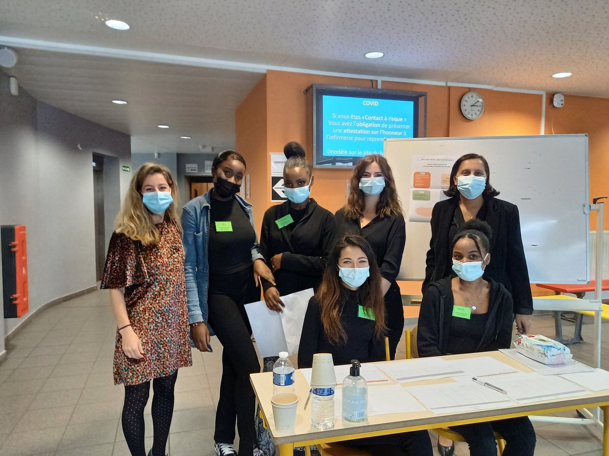 HaneneStambouli's tweet photo. Forum apprentissage @Lycee_Jean_Mace Merci aux lycéennes de @LPClaudel94 d avoir aussi bien assuré l accueil de tous les participants parmi lesquels les élèves de 3eme prepa métiers. https://t.co/N3CwrG8j3i