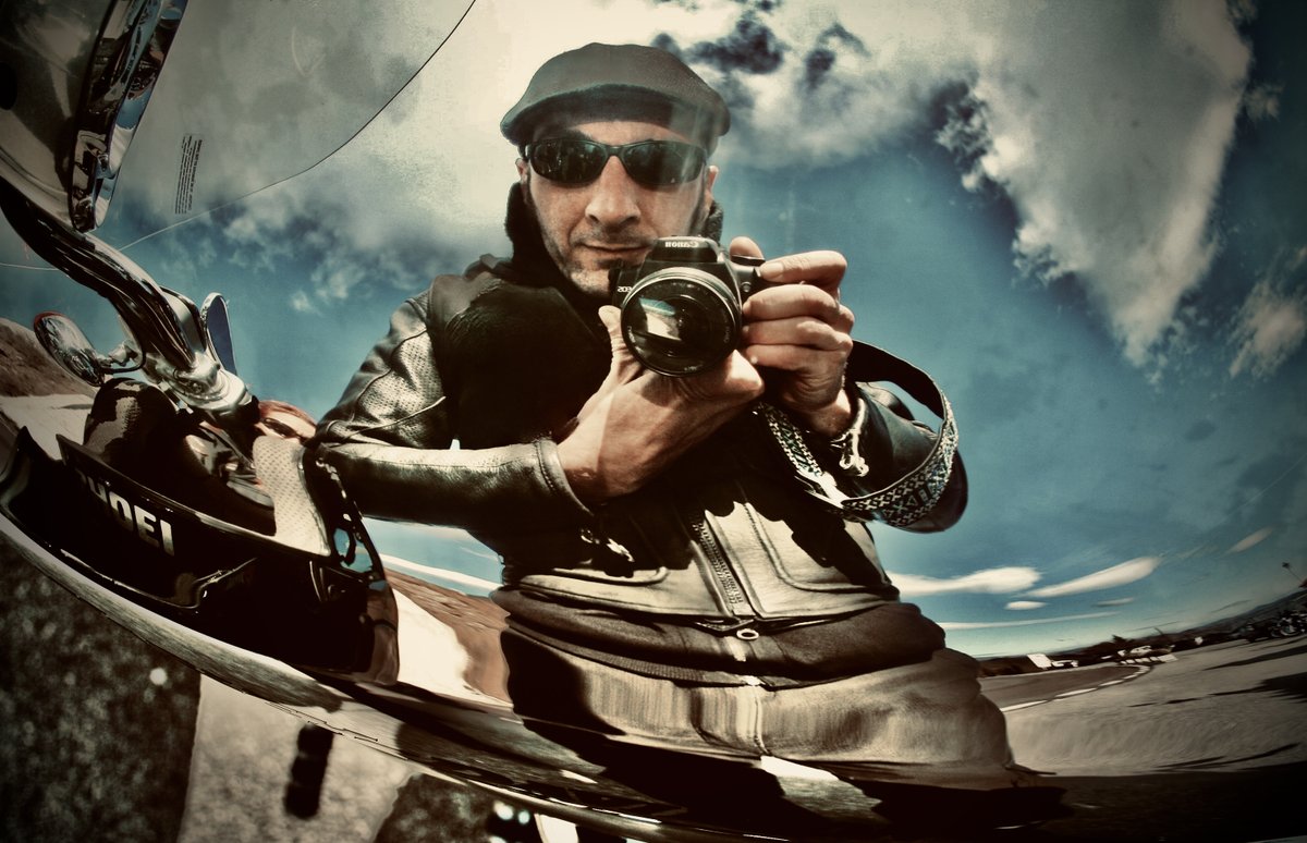GonCastroBalea's tweet photo. Siempre con la cámara a cuestas.
#GonCastro
#motorcyclephotography
#motorcyclephotographer
#motorcyclephoto
#fotosdemotos https://t.co/JRplZf8qZS