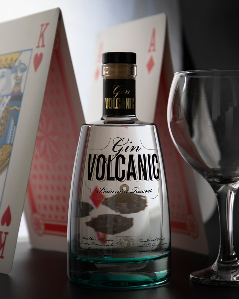 ginvolcanic's tweet photo. Divendres ♦️ Let's play! ❤️
_
#GinVolcanic #Friday https://t.co/srnngddbrI