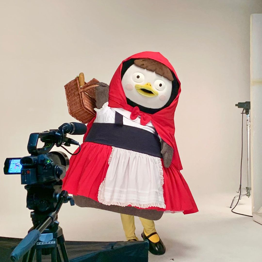 시즌그리팅 촬영 모습1/2 너모예뽀💙
#펭수 #pengsoo <a href="/giantpengsoo88/">giantpengsoo</a>