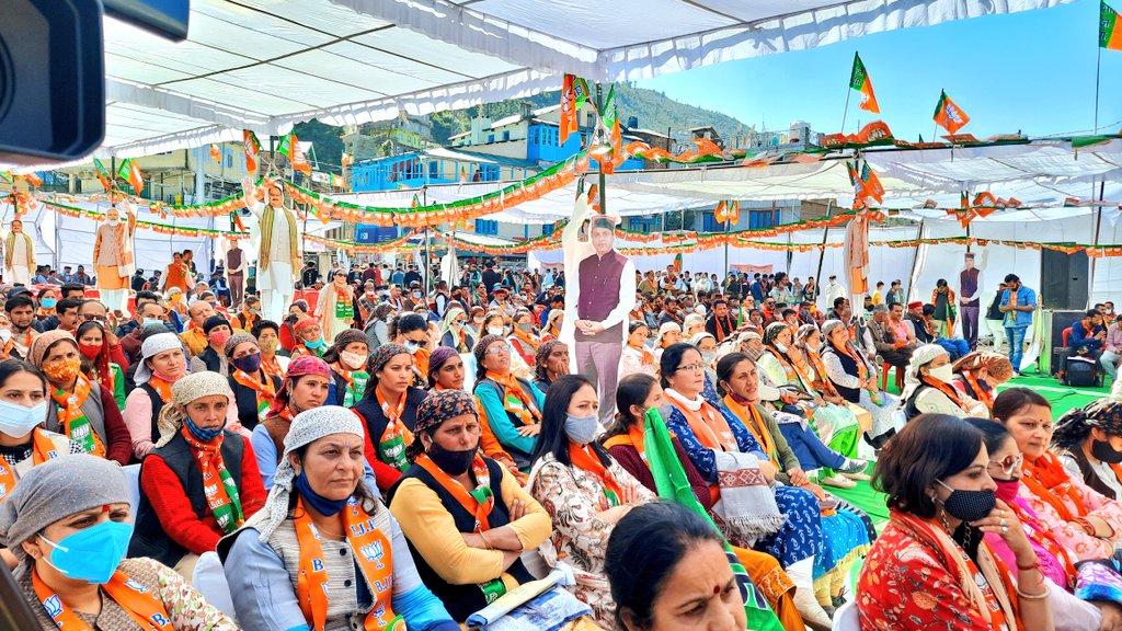 SBhardwajBJP's tweet photo. संकल्प से सिध्दि
नए जुब्बल नावर कोटखाई का संकल्प !
श्रीमती नीलम सरैइक जी को अपना कीमती वोट देकर विजयी बनायें।
 #ByElection #bjpforfurture
#womenempoerment #bjomahilamorcha
#bjpjubbalkotkhai #jubbalnawarkotkhai
#VoteUsSupportUs #VoteForBJP https://t.co/gAQSycXmHn