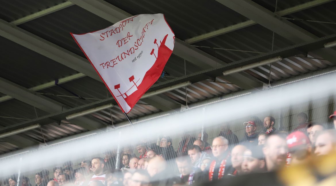 Nur_Energie's tweet image. Dank unserer Partner der @juh_suedbrb und Gastronomie Schlodder bieten #WIR auch zum Heimspiel gegen den @SVBabelsberg03 vier mobile Teststationen zum Selbstkostenpreis von 5,00€ im Stadionumfeld an. Alle wichtigen Informationen 👉🏻 fcenergie.de/news/testen-fu… #FCESVB