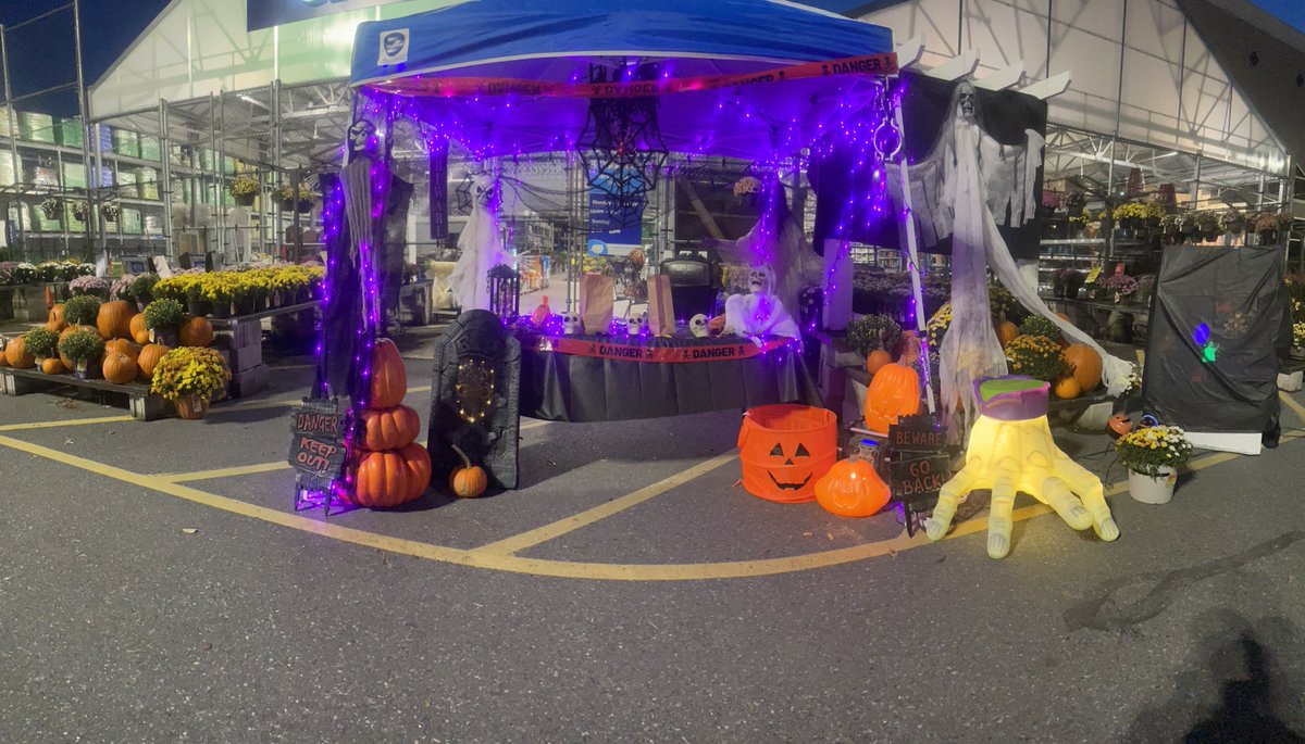HerschColin's tweet photo. Trick or treat night at Lowe's 2763. Team did an awesome job.  
@WileyLorena @LowesRegion7 https://t.co/ZaLWdeRNmc