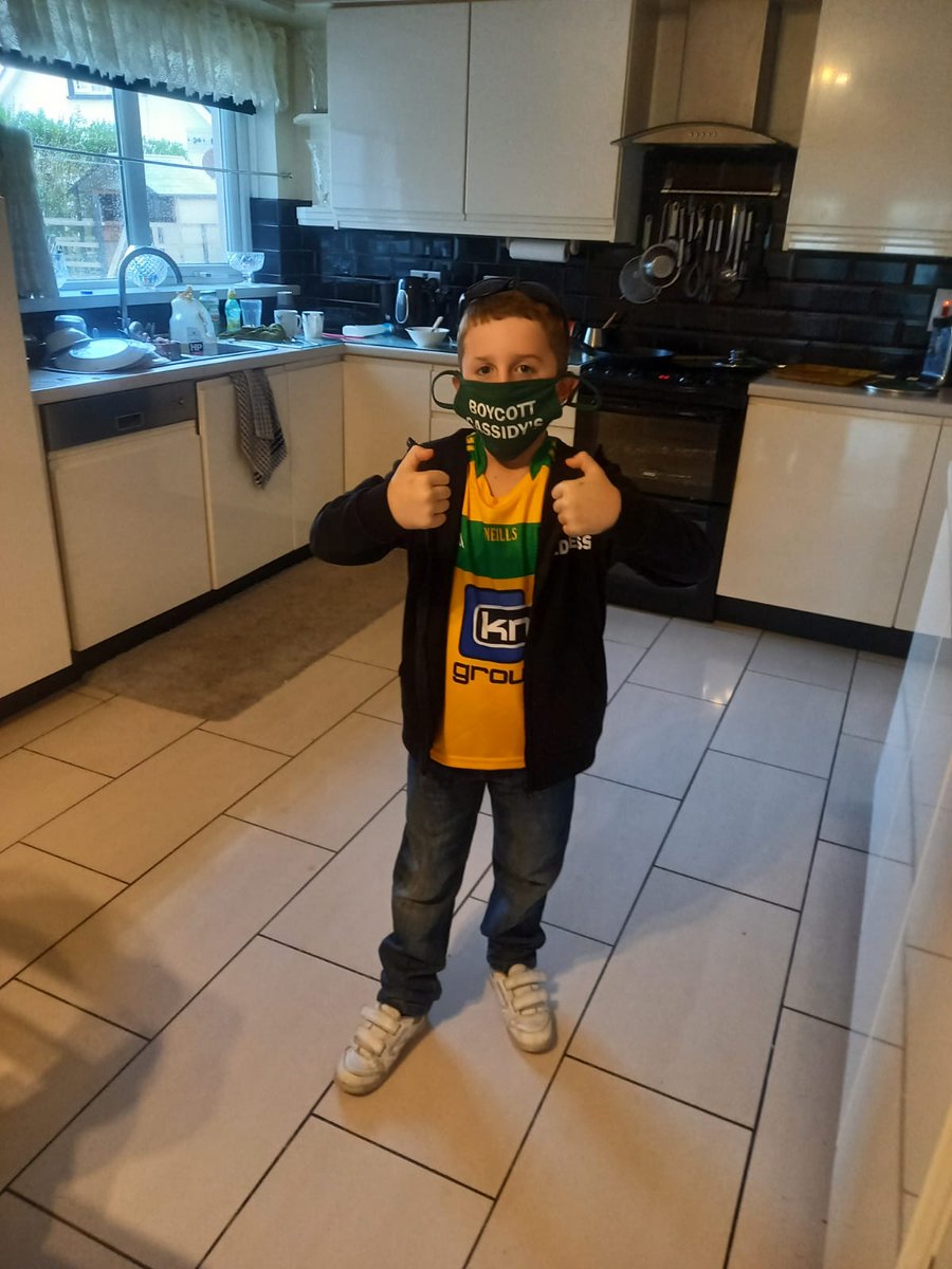 PaddyDiver4's tweet image. Trick or treat @MichealMartinTD 🎃

I never thought my own wardrobe would be iconic among the young ones but there you go 😂

Fair play to all of you 👏

#MicaRedress🏚️ #MicaChildren