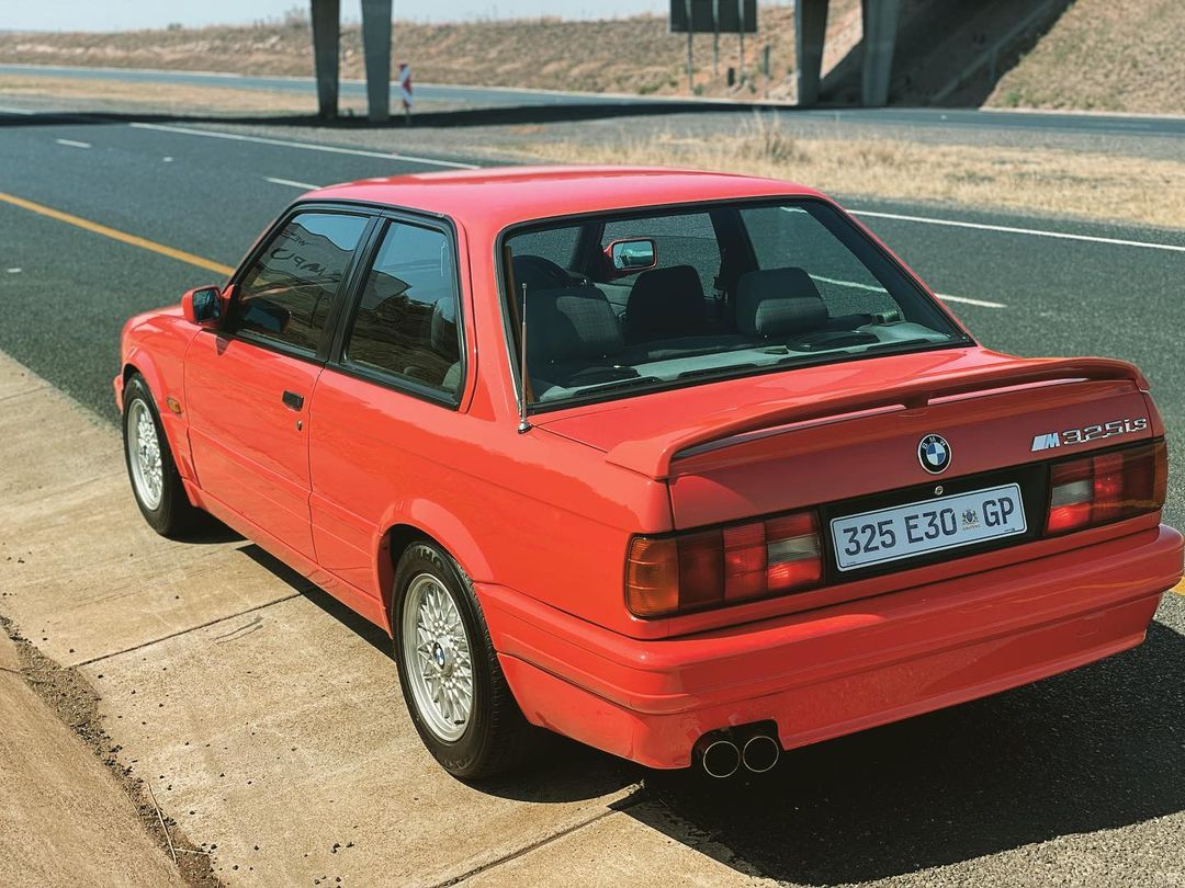 StrictlybmP's tweet photo. Henna Red 😍
📸 @325e30_tee
#bmw #bmwclassic #e30 #325i #325iS #325iSport #m20 #m20b25 #m20b27 #shadowline #gusheshe #mtech2 #mtechnic #e30coupe #bmwe30 #southafrica #strictlybm_pasopaguluva https://t.co/4qlea2xfBt