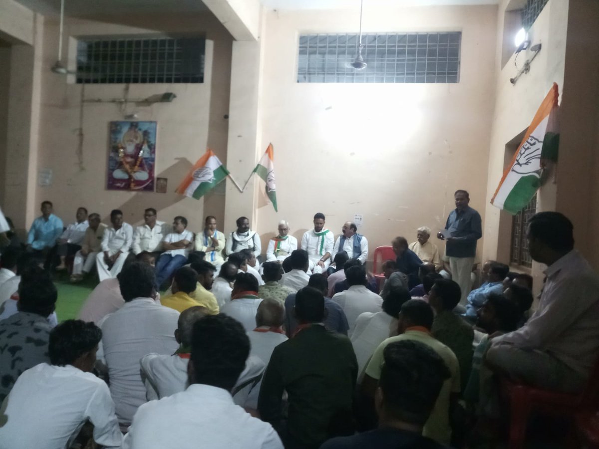 AjayShahMakrai's tweet photo. आज नेपानगर विधानसभा में कांग्रेस प्रत्याशी राजनारायण सिंह पुरनी जी के समर्थन में कार्यकर्ता सम्मेलन को संबोधित किया।

इस अवसर पर पूर्व मंत्री, विधायक सचिन यादव जी व विधायक डॉ. अशोक मर्सकोले जी मौजूद रहे।

@OfficeOfKNath @SYadavMLA @MPArunYadav @RajNarayanINC @jitupatwari https://t.co/cWEu1yAqer
