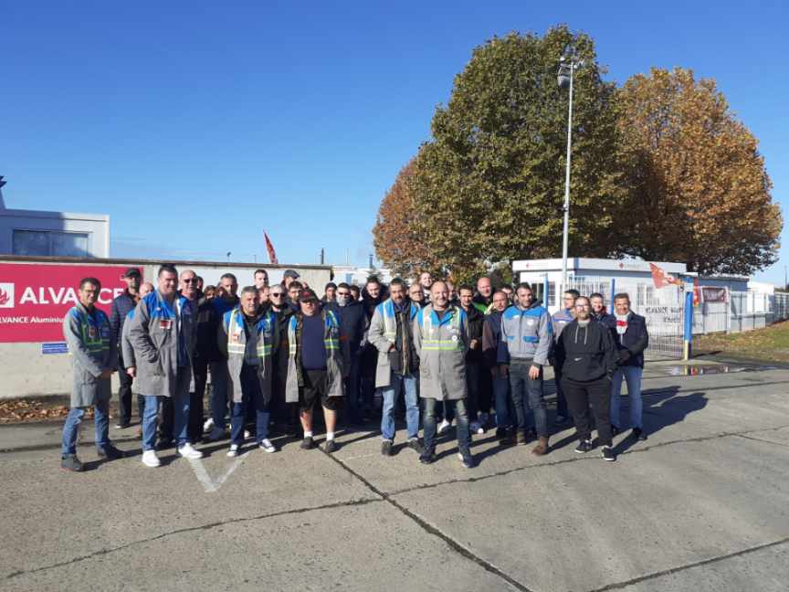patpetitlu's tweet photo. LSI ex-gms  en soutien de F2R Châteauroux qui menace de fermeture 280 salariés sur le carreau Non! https://t.co/xjV5IzahRD