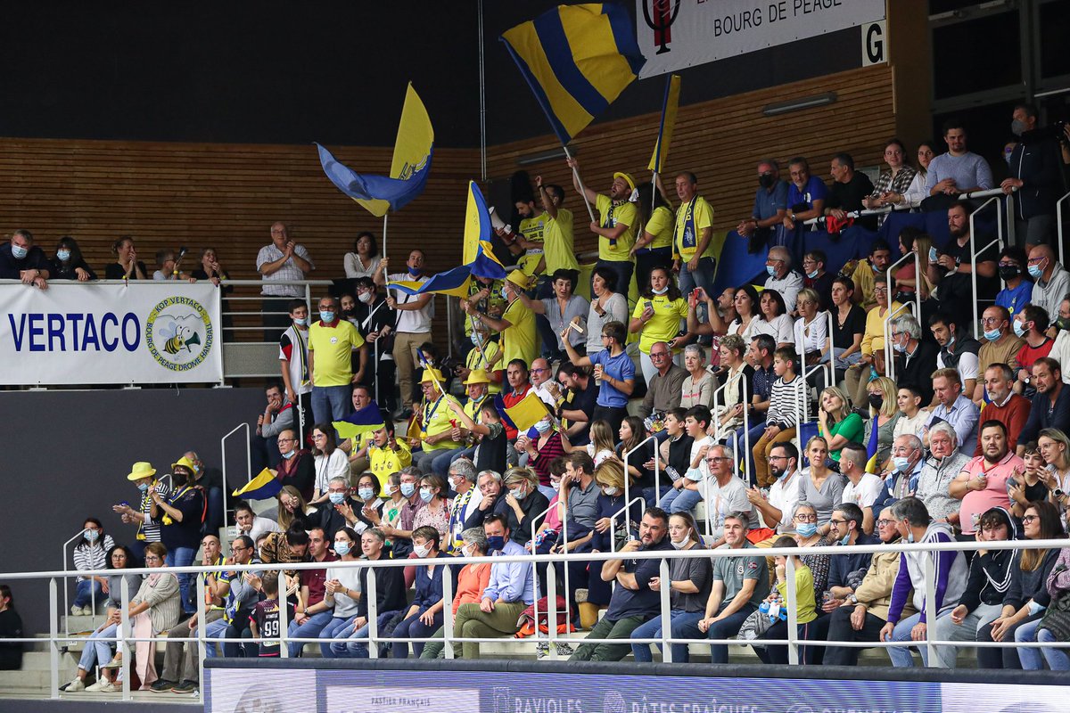 BDPhandball's tweet photo. 📰 Le communiqué officiel du club concernant la situation ➡️ https://t.co/4TxdtNw058

💬 "Le montant de ces actes frauduleux ne met cependant pas la pérennité du club en péril, proportionnellement au budget global".

#teamBDPHandball💛💙🐝
📷 @Bertrand_Delh /@iconsport_fr https://t.co/RO9s3a0I84