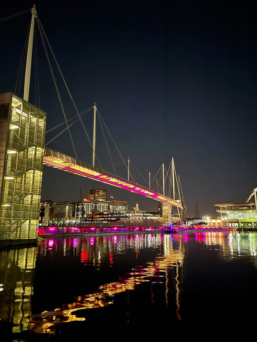 momtazbh's tweet photo. Had the most extraordinary evening at Arrival an immersive show celebrating local history in @NewhamLondon set amongst the most beautiful backdrops @YourRoyalDocks. Will never forget it, loved every minute. Tickets still available for Sat https://t.co/yALaD5EjqK #ArrivalRD https://t.co/Ci5ggQAZlq