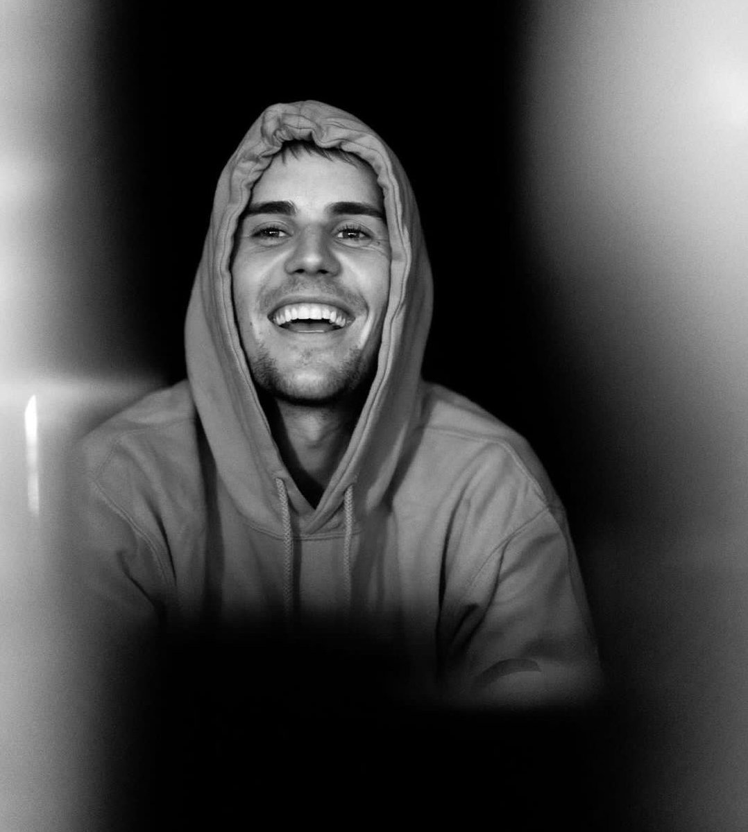 teamjustinindia's tweet photo. How many Indian Beliebers are active today? Let's see
300 replies and 50 retweets 
Use 
I vote for @justinbieber for #ARIAsJustinBieber #ARIAs https://t.co/0nDQsHrNAo