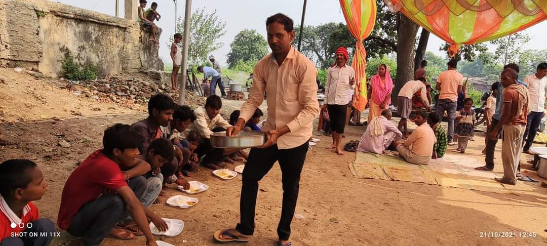 AnupamP31126611's tweet photo. राष्ट्रीय समाज पार्टी जनपद लखीमपुर खीरी द्वारा बिजुआ, भीरा, पलिया क्षेत्र में बाढ़ पीड़ितों के लिए राहत कैंप लगाया गया। जिसमें भोजन, दवाइयां तथा बाढ़ में फंसे बच्चों और महिलाओं को सुरक्षित निकालने का विशेष प्रबंध किया गया। https://t.co/gXhcd5qJ7r