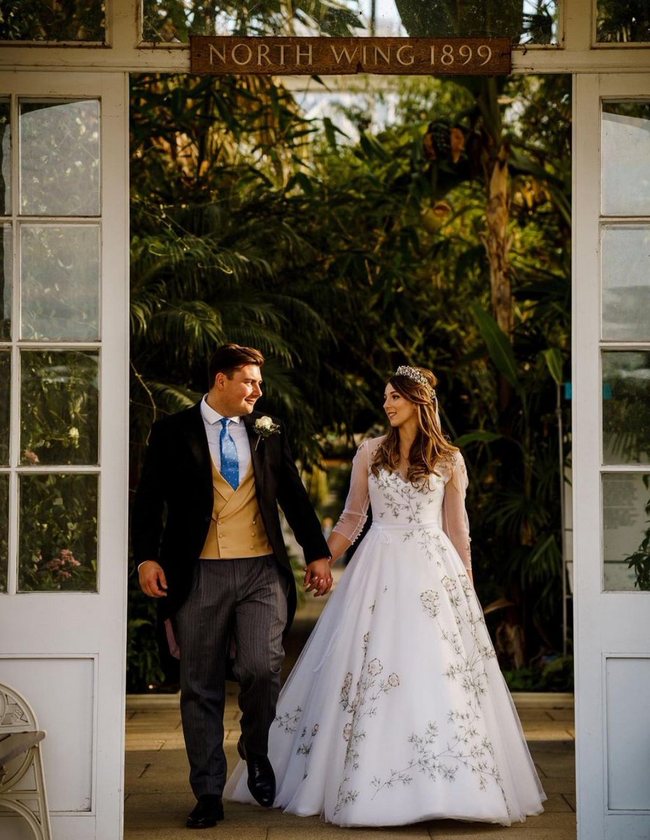dress2killuk's tweet photo. A lovely shot featuring one of our Dress2Kill wedding suits, congratulations!
#Dress2Kill #BespokeSuits #BespokeTailoring #BespokeSuit #BespokeCollection #Bespoke #Tailor #TailorMade #TailoredSuit #Wedding https://t.co/87ETO7IkQH