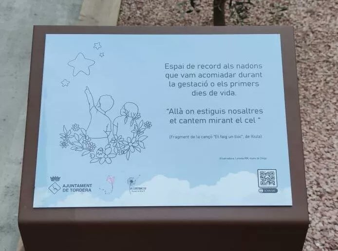 a_Contracor's tweet photo. El 15 de octubre nuestra compañera @nuriala81 inauguró en #Tordera un espacio de recuerdo en los dos cementerios del municipio.En nombre de @a_Contracor se hizo entrega de una estatua #Jizō, símbolo protector de los bebés que se fueron demasiado pronto 💖 https://t.co/rwZR85GtsI https://t.co/7PzW8Bx6nn