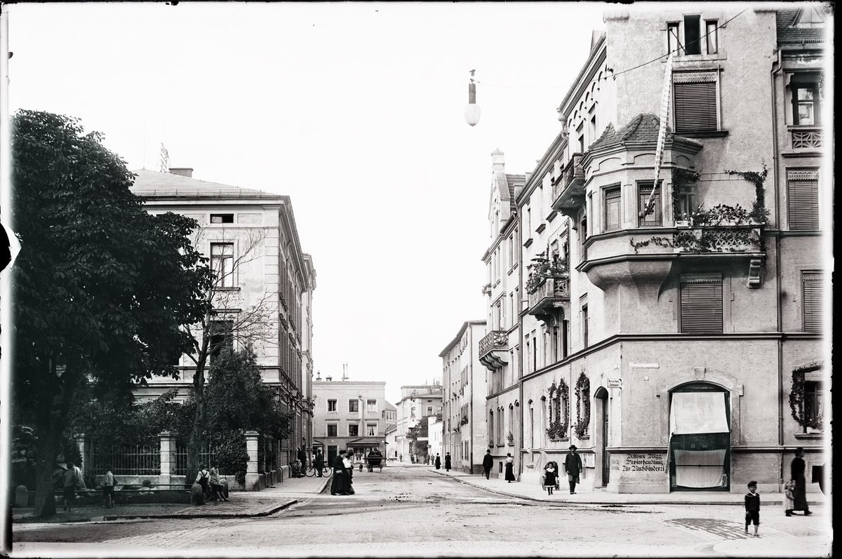 KWunsam's tweet photo. #FotoOldie: Heute landet unsere Zeitmaschine im Jahr 1911 in der Stollstraße in #Rosenheim.
#Archiv: Herbert Borrmann 
#geschichte #alt #fotografie #history #bayern https://t.co/pvAMgAf1A3